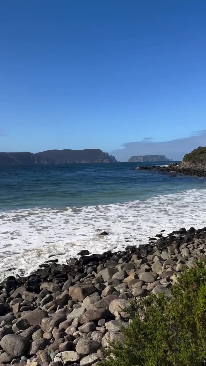 Crescent Bay shoreline on the Tasman Peninsula