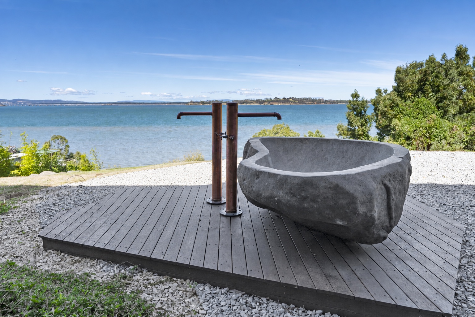 Private outdoor bath overlooking the water